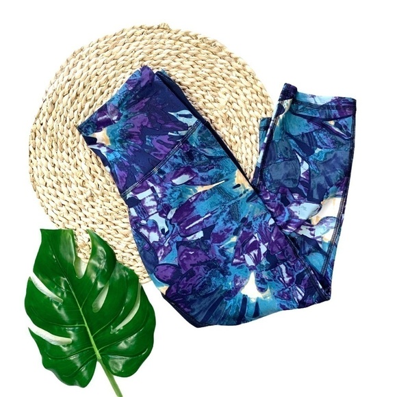 Champion Patterned Mid-Rise Mesh Capri Leggings S - Picture 3 of 17